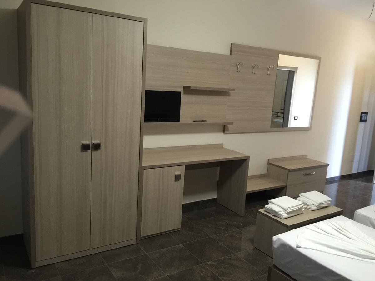 Herges Hotel Durres Luaran gambar