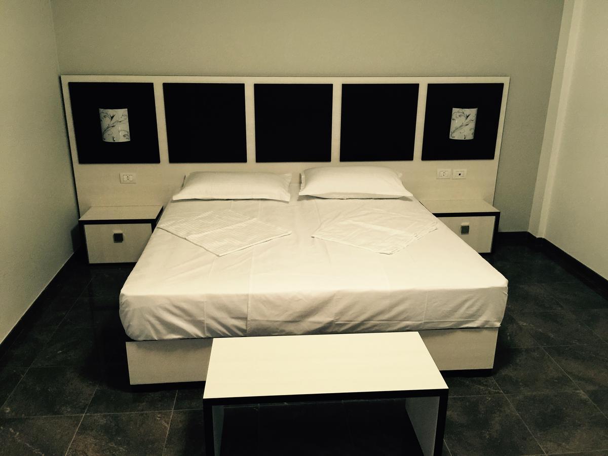 Herges Hotel Durres Luaran gambar