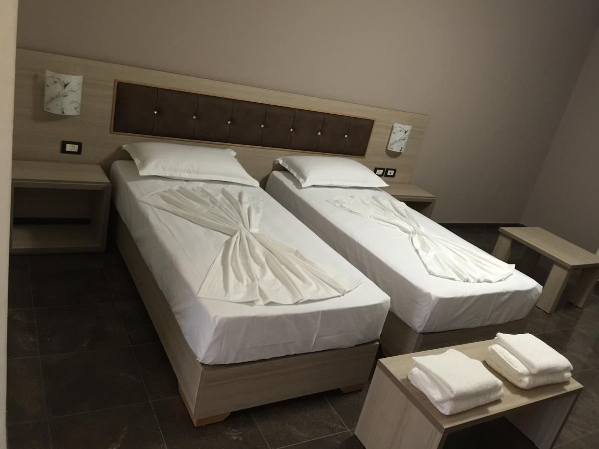 Herges Hotel Durres Luaran gambar