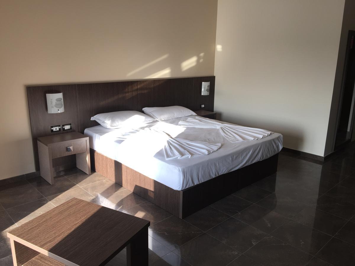 Herges Hotel Durres Luaran gambar