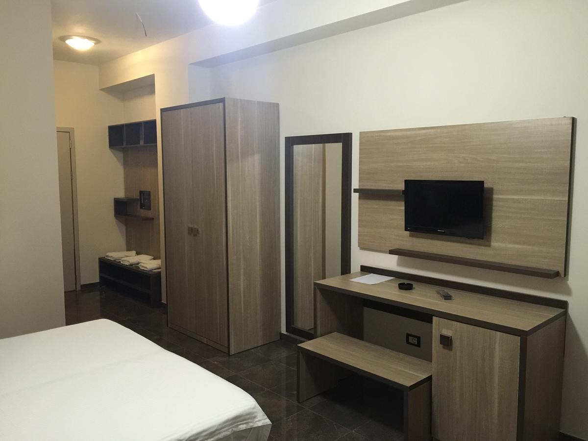 Herges Hotel Durres Luaran gambar