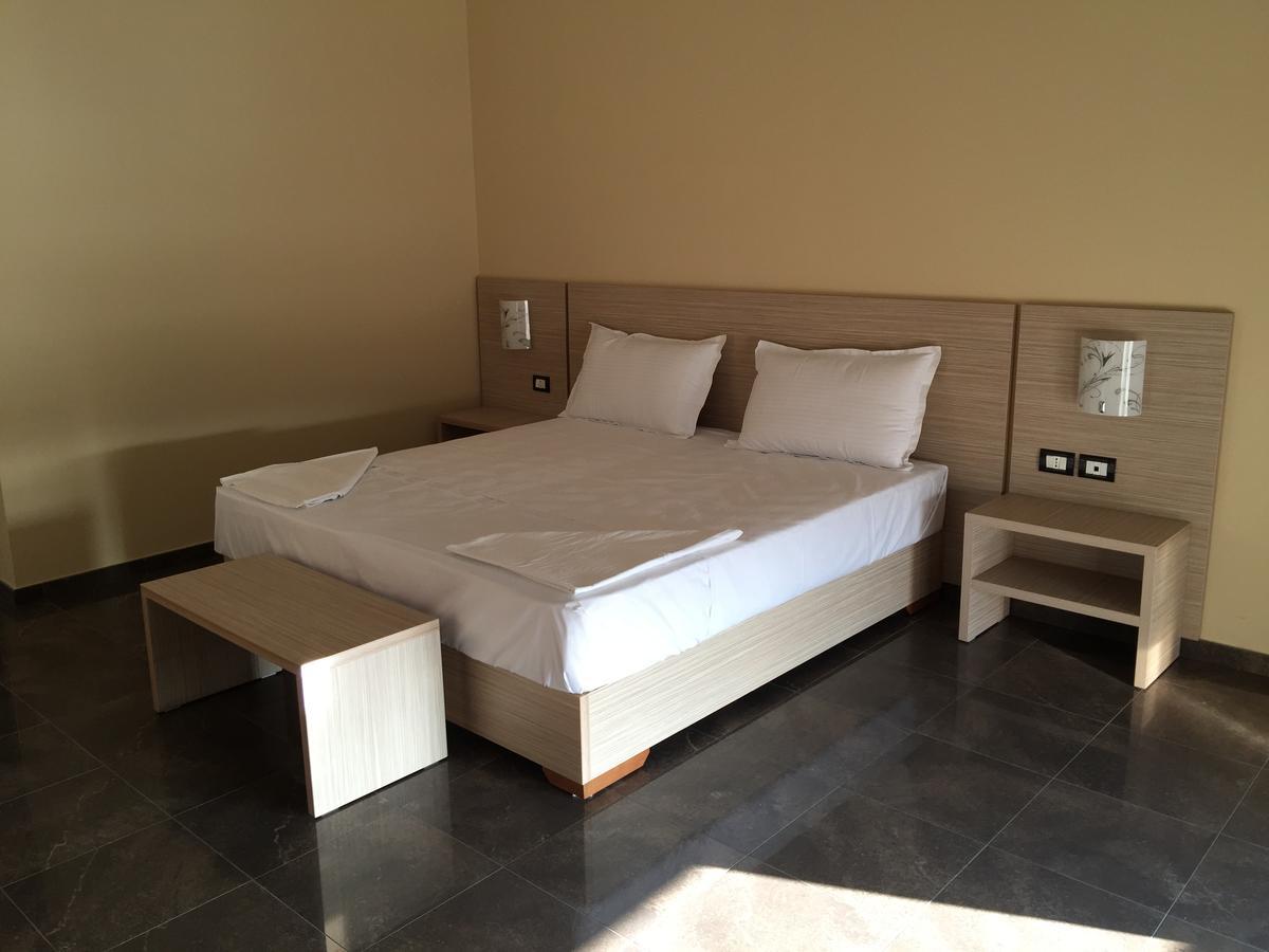 Herges Hotel Durres Luaran gambar