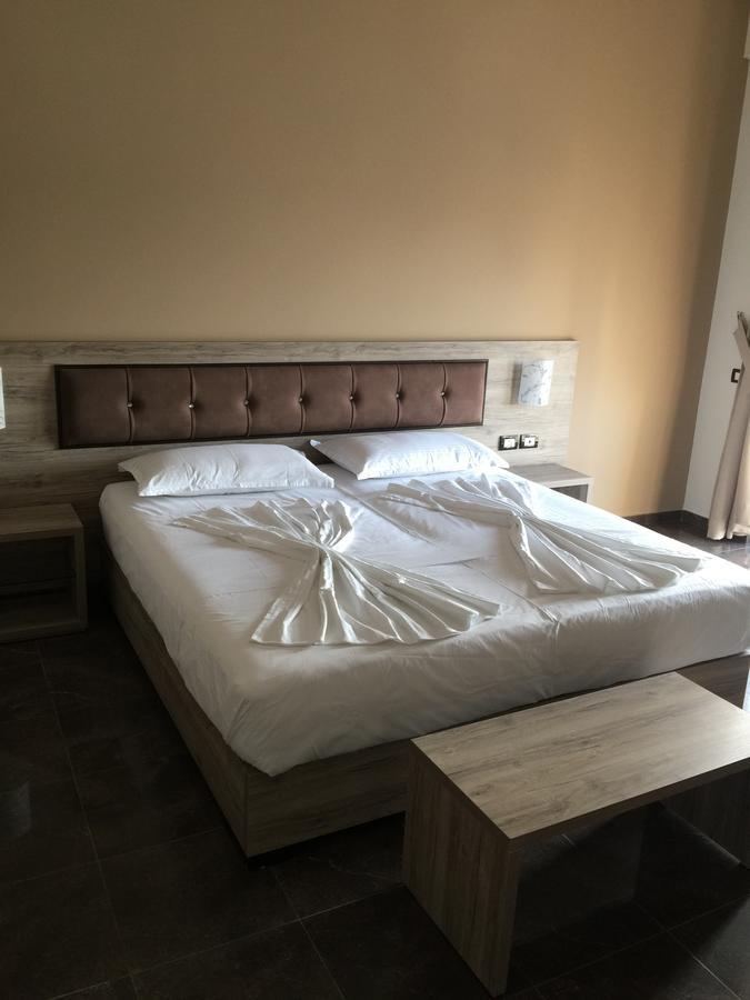Herges Hotel Durres Luaran gambar