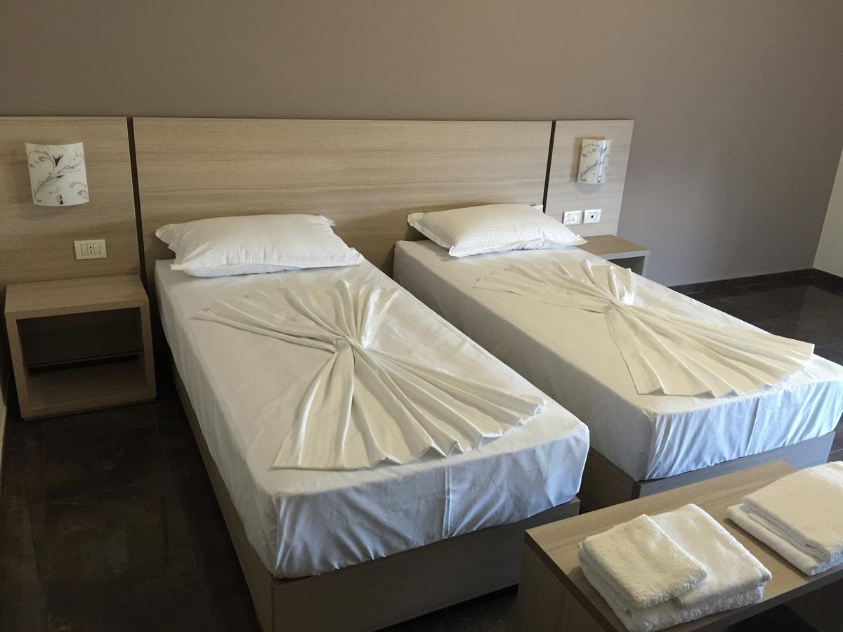 Herges Hotel Durres Luaran gambar