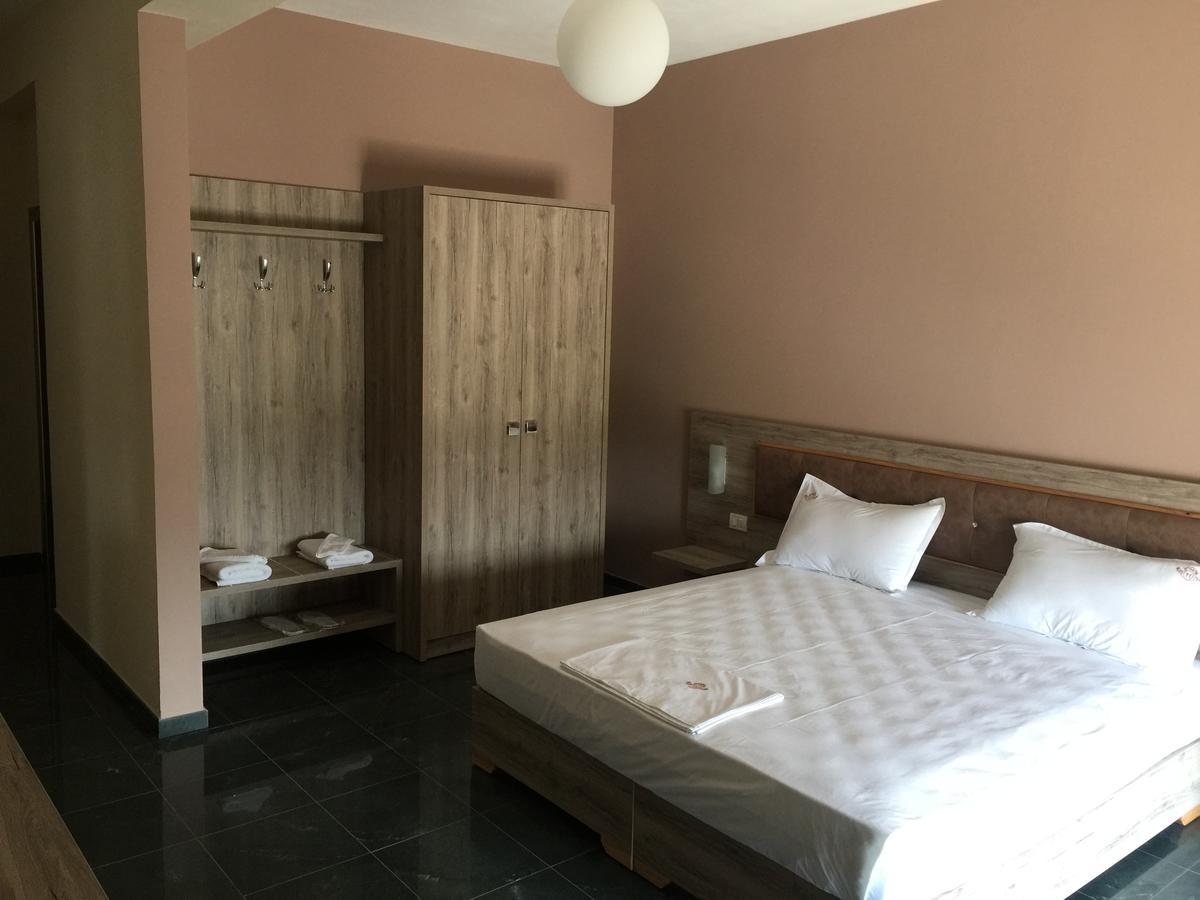 Herges Hotel Durres Luaran gambar